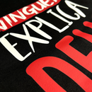 Camiseta Masculina Preta Ninguém explica Deus
