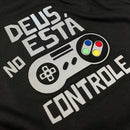 T-Shirt Infantil Preta Deus Está No Controle