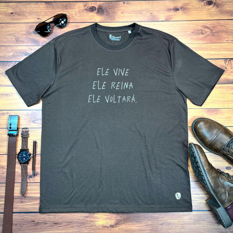 Camiseta Masculina Marrom Ele Vive Ele Reina Ele Voltará